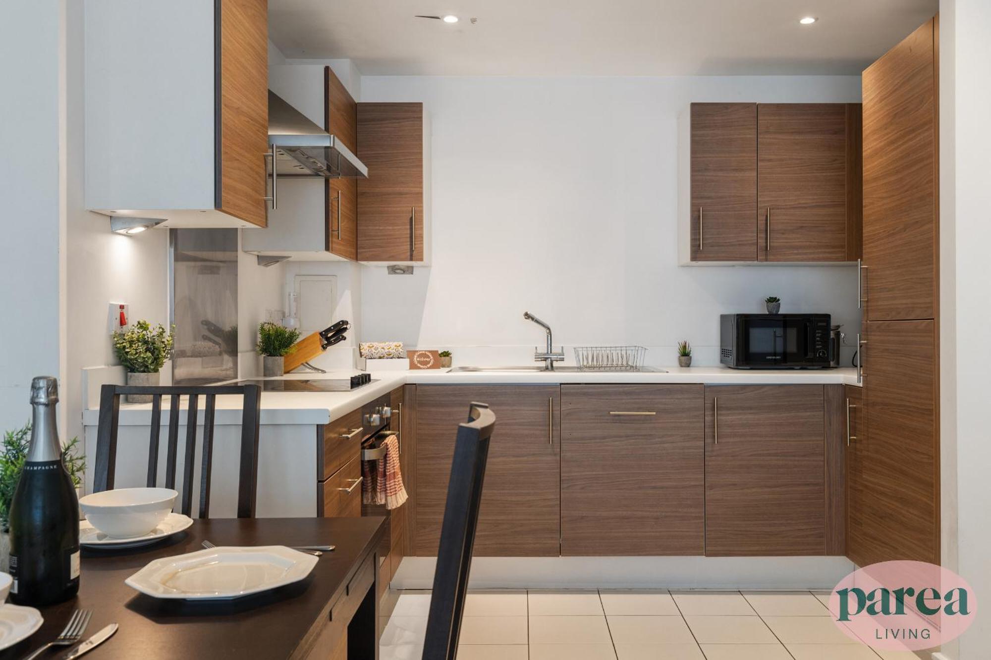 Apartment Parea Living - Colorful North With Balcony Views