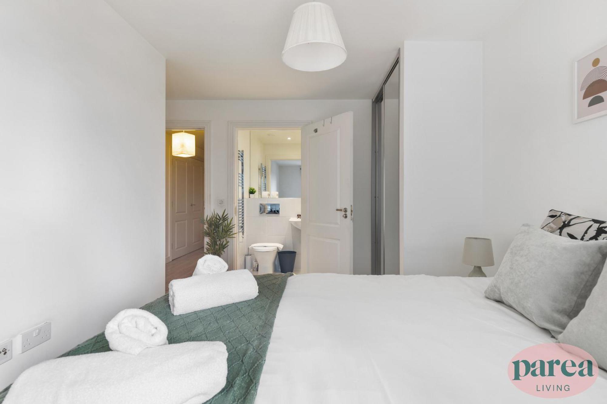 Parea Living - Colorful North With Balcony Views Appartamento Londra